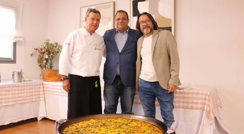 Demostración de Adolfo Cuquerella, coordinador gastronómico del concurso y maestro arrocero 