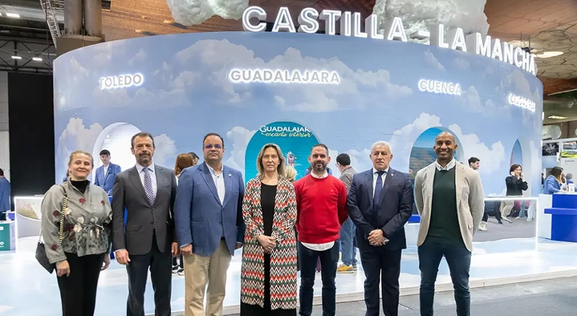 Ana Guarinos y miembros de la Corporación Municipal en Fitur