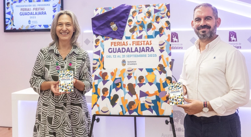 Ana Guarinos, alcaldesa de Guadalajara y Santiago López Pomeda, tercer teniente de alcalde y concejal de Festejos en el anuncio de las Ferias y Fiestas 2025