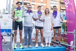 Ana Guarinos, junto a varios concejales del Equipo de Gobierno, entrega los trofeos a los ganadores 