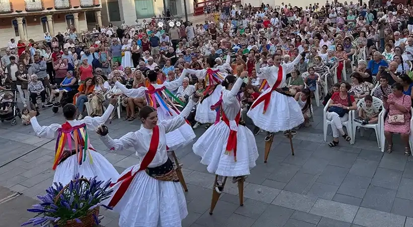 II Festival Nacional de Folclore en la plaza mayor