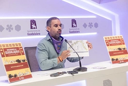 Santiago López Pomeda, teniente de alcalde y concejal de Festejos y Asuntos Taurinos durante la rueda de prensa del nuevo recorrido de los encierros