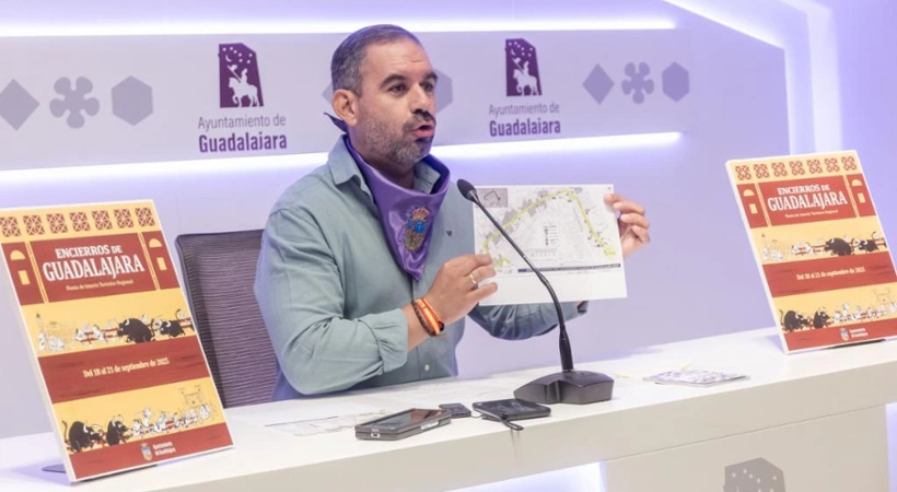 Santiago López Pomeda, teniente de alcalde y concejal de Festejos y Asuntos Taurinos durante la rueda de prensa del nuevo recorrido de los encierros