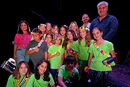 Ana Guarinos, junto a Carla Ayuso, alcaldesa pedánea de Taracena y los tenientes de alcalde Alfonso Esteban y Santiago López Pomeda durante el inicio de las fiestas patronales dedicadas a la Virgen del Valle
