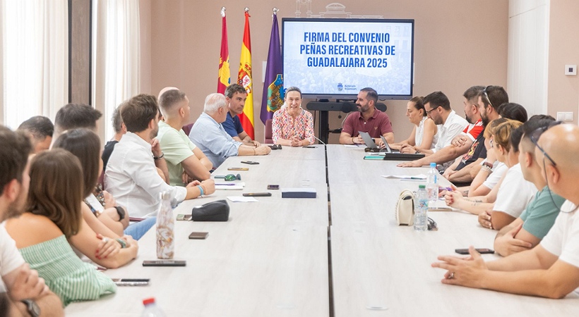 Firma del convenio Peñas Recreativas de Guadalajara 2025