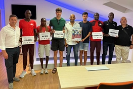 Armengol Engonga, concejal de Deportes acompañado por Mario Peinado, director técnico del Club Atletismo Unión Guadalajara y principal impulsor del mitin; los atletas internacionales Tiaan Whelpton y Aciru Knight; y Carlos Rojo, representante de Inmobiliaria Arbeteta
