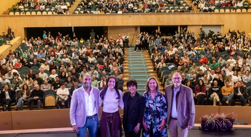 Armengol Engonga, Concejal de Deportes; Carolina Marín, Campeona Olímpica; Sara Hurtado, exolímpica y entrenadora de patinaje artístico; Ana Guarinos, Alcaldesa de Guadalajara; Roberto Narro, Concejal de Igualdad
