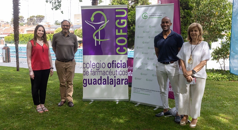 Roberto Narro, concejal de Salud, Concepción Huertas, vocal del Colegio de Farmacéuticos, Carmen Heredia, presidenta de la AECC en Guadalajara y Armengol Engonga, concejal de Deportes