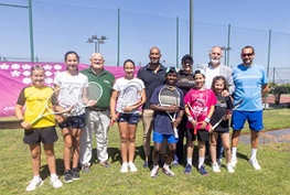 Participantes del Open BASF 2025 junto al concejal de deportes Armengol Engonga