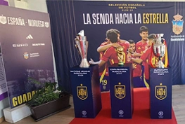 Exposición La Senda Hacia la Estrella: trofeos de Nations League Masculina 2023, Copa Mundial Masculina 2010 y Eurocopa Masculina 2024