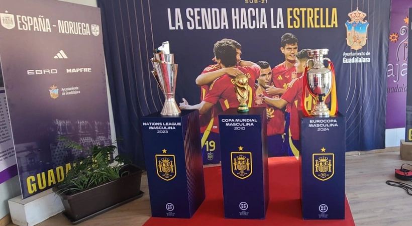 Exposición La Senda Hacia la Estrella: trofeos de Nations League Masculina 2023, Copa Mundial Masculina 2010 y Eurocopa Masculina 2024