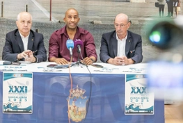 Armengol Engonga, concejal de Deportes, Antonio Moreno Marqueño, presidente de la Real Federación Española de Kárate (RFEK) en la presentación