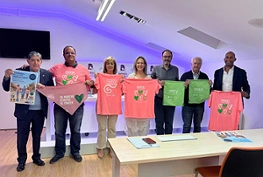 Participación del concejal de Salud, Roberto Narro, concejales de Deportes, Armengol Engonga, y Turismo, Víctor Morejón, presidenta de la AECC en Guadalajara, Carmen Heredia y la alcaldesa de Guadalajara, Ana Guarinos