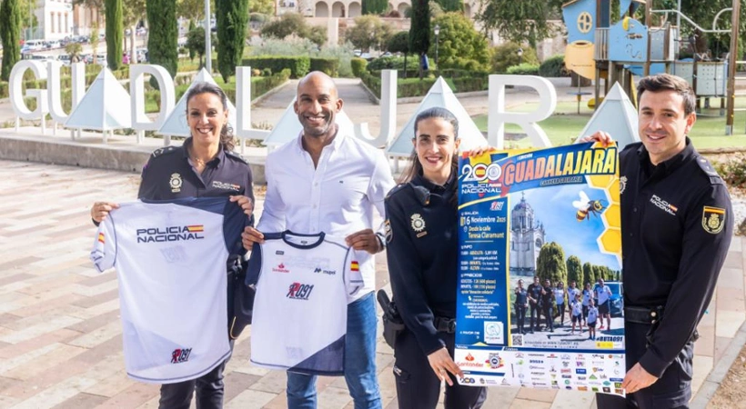 Armengol Engonga, junto a agentes de la Comisaría Provincial de Guadalajara presentan la I Carrera Ruta 091