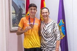 Ana Guarinos, recibe en el Ayuntamiento a Jaime Migallón