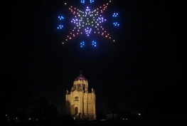 Espectáculo de drones en el Parque de Adoratrices