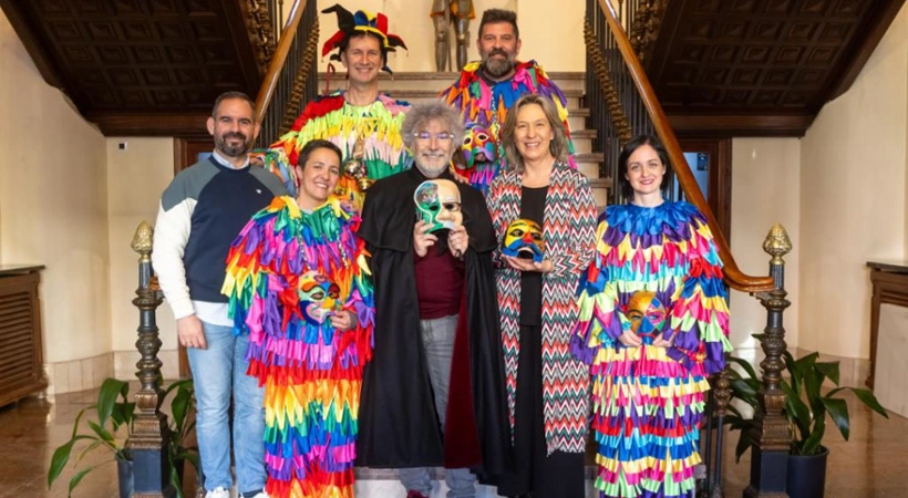 Pedro Solís, Ana Guarinos, alcaldesa y el concejal de Festejos dando la bienvenida al Carnaval