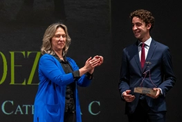 Ana Guarinos junto a Víctor Hernández, diestro triunfador de la Feria de la Antigua 2024