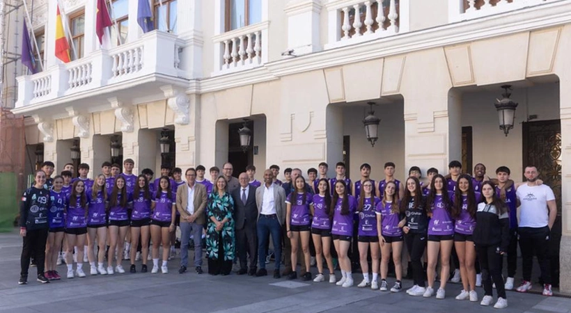Recepción en el Ayuntamiento a los equipos Guadalajara Basket y Balonmano Guadalajara