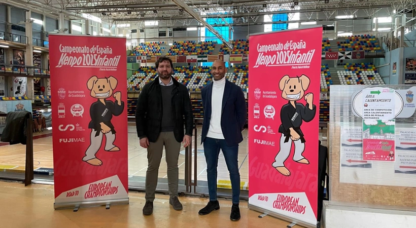 Armengol Engonga, concejal de Deportes, junto a Oscar Lafuente, director nacional de Kenpo de la RFEK
