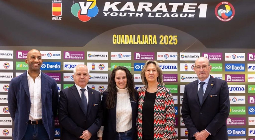 Ana Guarinos junto al presidente de la Federación Española de Karate, Antonio Moreno, al presidente de la Federación de Castilla-La Mancha de Karate, Javier Pineño 