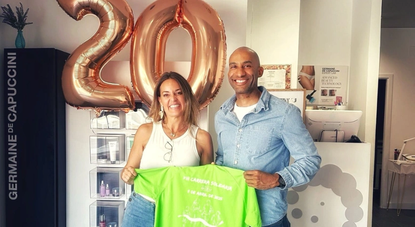 Armengol Engonga, junto a la gerente de Mizú, Irene Inés