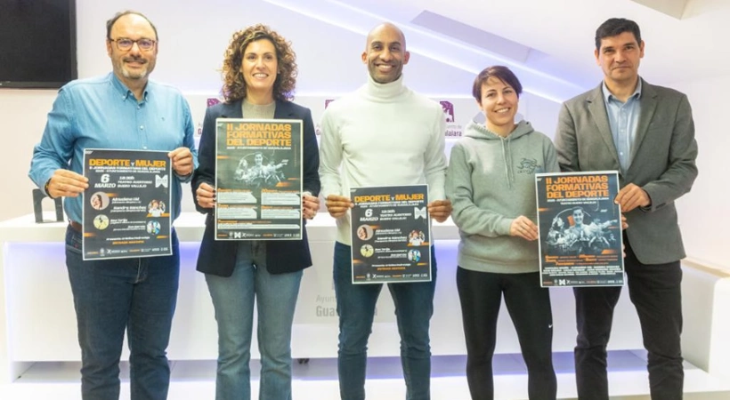 Armengol Engonga, Roberto Narro junto a David Valadés, delegado del Rector de la UAH para Actividades Deportivas; Lorena Jiménez, directora de la UNED Guadalajara y Eva García, deportista de Guadalajara y bronce mundial Duatlón Cros