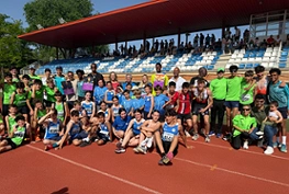 Grupo de atletas en el II Encuentro de Atletismo