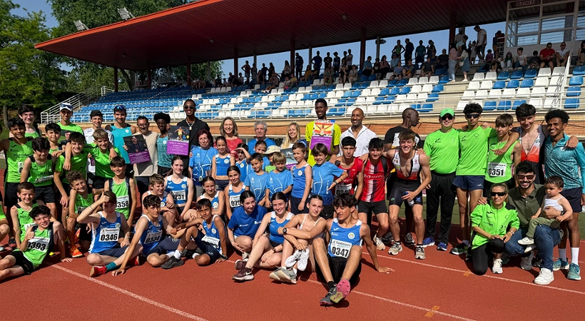 Grupo de atletas en el II Encuentro de Atletismo