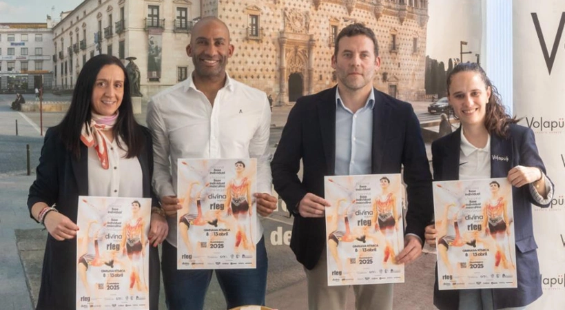 Armengol Engonga acompañado de Jesús Carballo, presidente de la Federación Española de Gimnasia y Mónica Delgado, delegada y presidenta de uno de los clubes