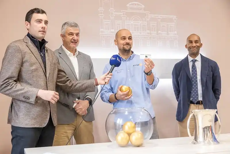 Sorteo de emparejamientos en la Sala de Juntas del Ayuntamiento de Guadalajara