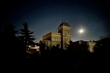Luna llena sobre el Palacio, de Rafael Ruiz García