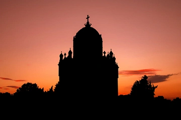 Silueta de la ciudad, anticiclón al atardecer, de María Iruela Antona