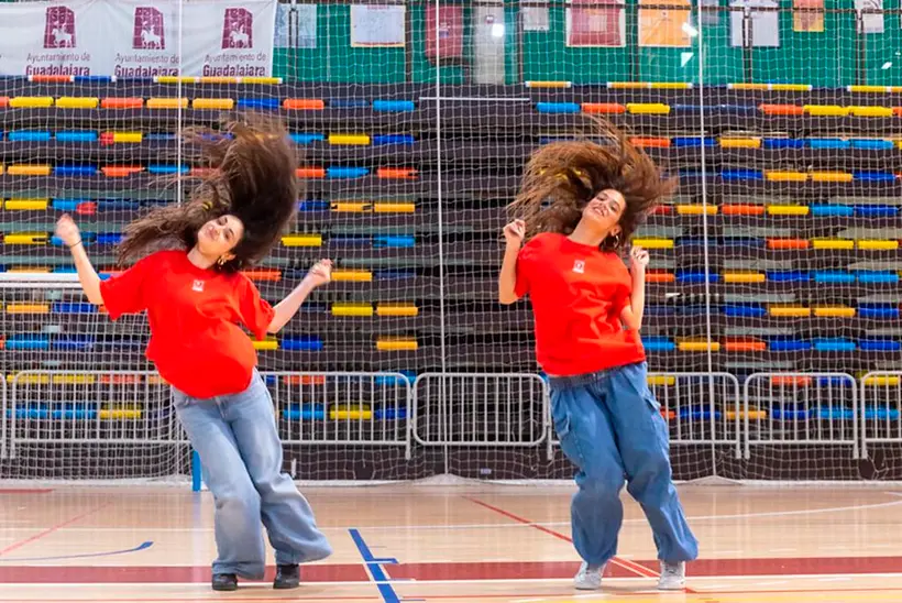 Bailarinas de danza urbana durante la presentación