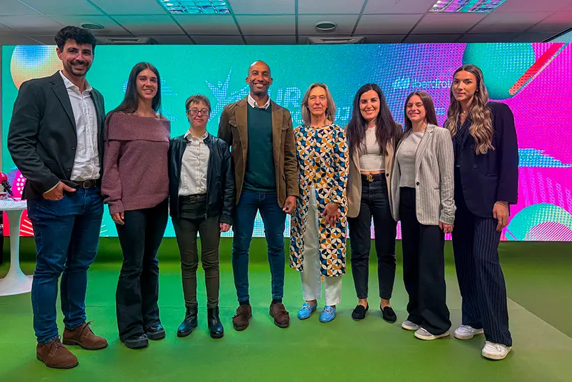 Ana Guarinos acompañada del concejal de Deportes, Armengol Engonga, director de Deportes, Juan Ramón Íñigo y las cinco embajadoras del II Día del Deporte