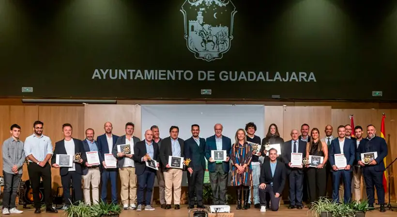 Vicente del Bosque junto a los premiados en la Gala VIPDeportivo