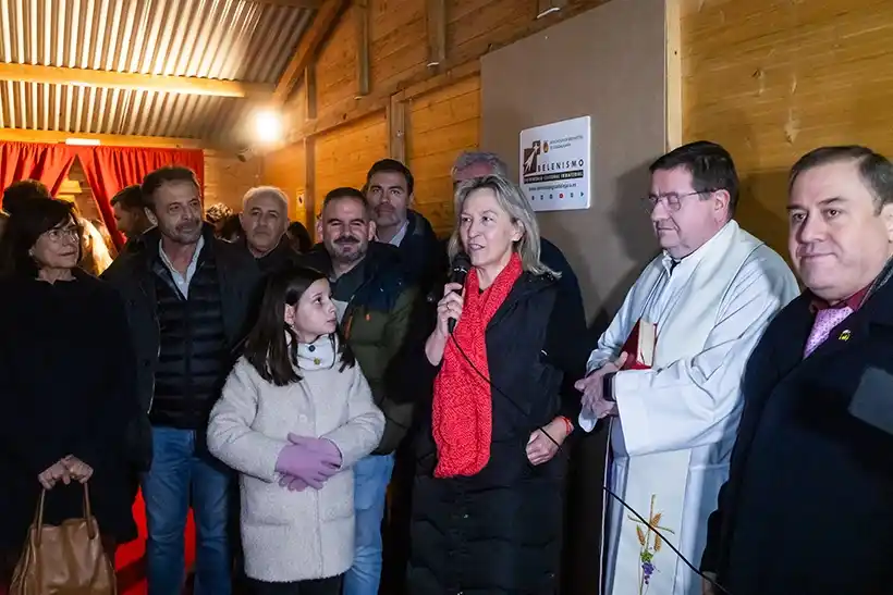 Alcaldesa presentando el Belén