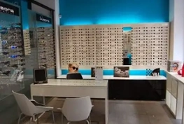 Interior de la tienda de Busons Claravisión
