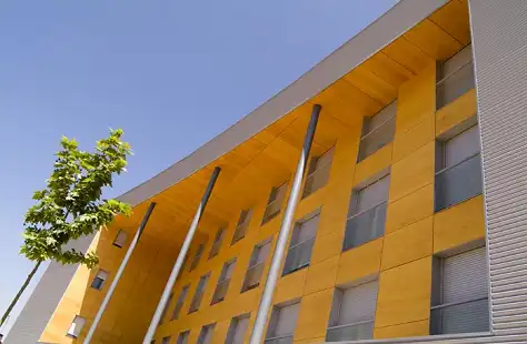 Fachada del edificio de viviendas turísticas de Señorío de Molina