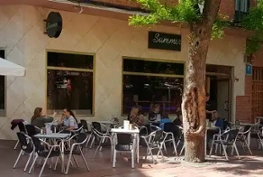 Terraza exterior del bar Summer