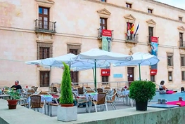 Terraza exterior del restaurante El Gusto