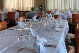 Mesa preparada en el comedor del Hotel Puerta Guadalajara