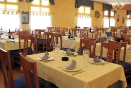 Comedor del restaurante La Perla 1