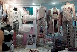 Escaparate de la tienda Adra