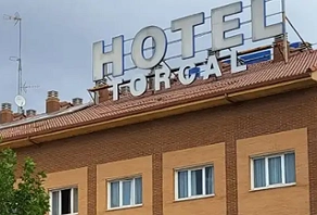 Fachada del Hotel Torcal***