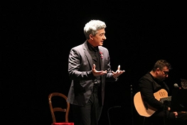 El Teatro Buero Vallejo se llena para disfrutar de “Historias de la Copla” de Juan Valderrama