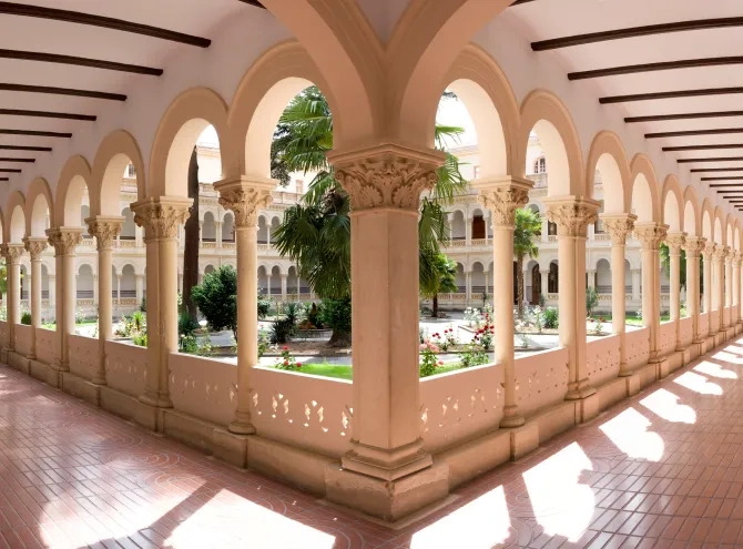 Interior de la Fundación de la condesa de la Vega del Pozo