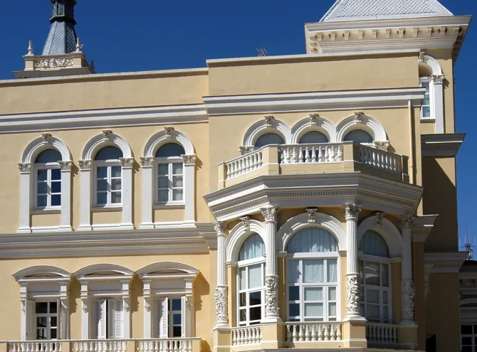 Fachada del Palacio de la condesa de la Vega del Pozo