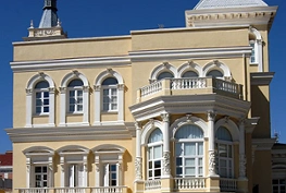 Fachada del Palacio de la condesa de la Vega del Pozo