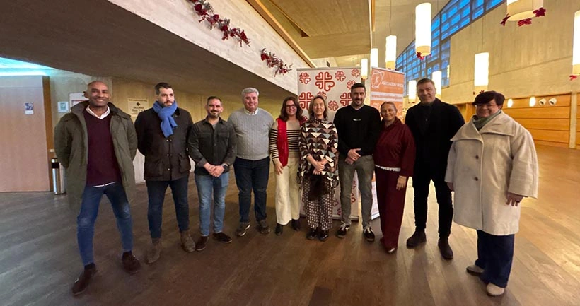 Alcaldesa, Ana Guarinos junto a representantes en la presentación del CantaJuego